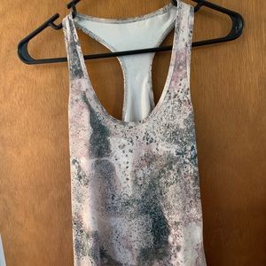 Lululemon tank